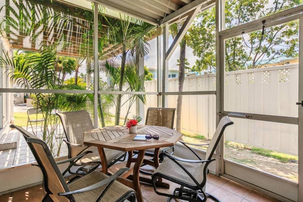 Beach Living At Island Pine Villas George Town Exterior photo