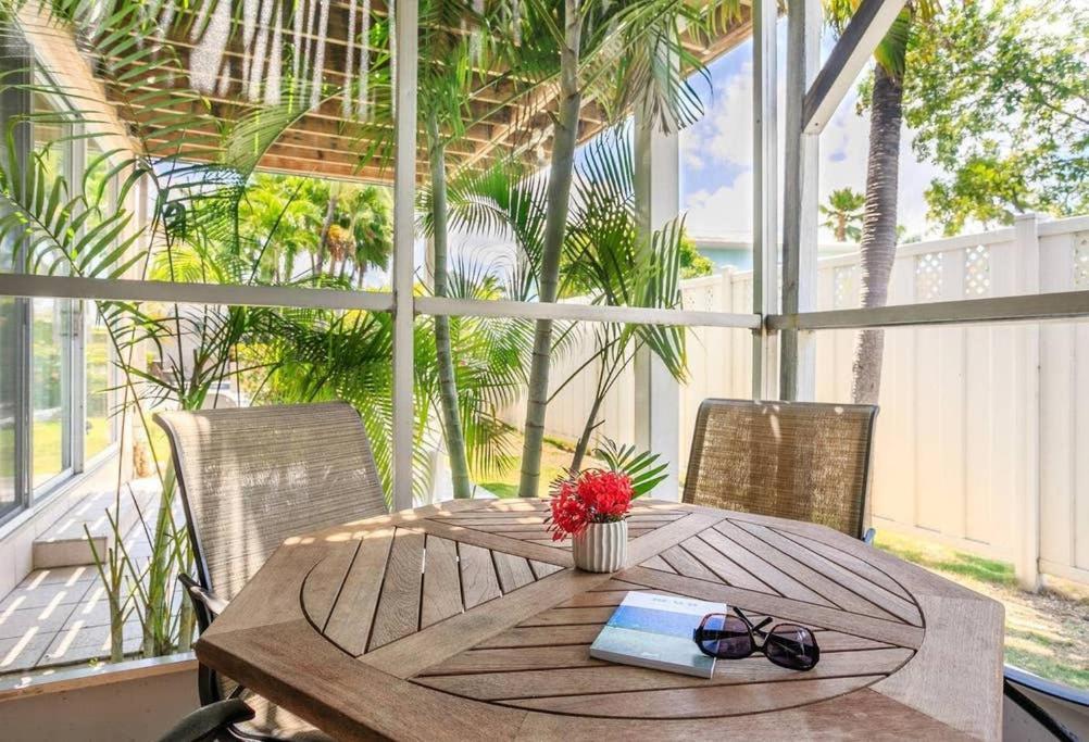 Beach Living At Island Pine Villas George Town Exterior photo