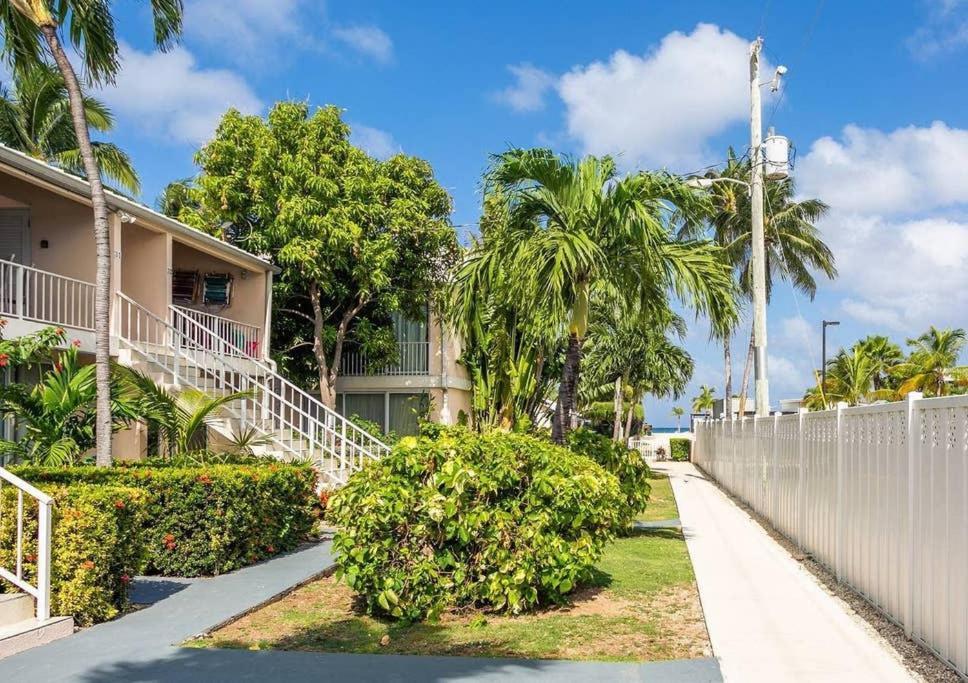 Beach Living At Island Pine Villas George Town Exterior photo