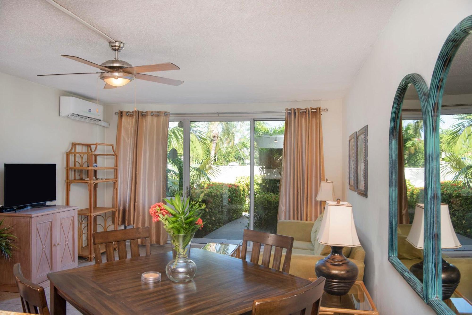 Beach Living At Island Pine Villas George Town Exterior photo